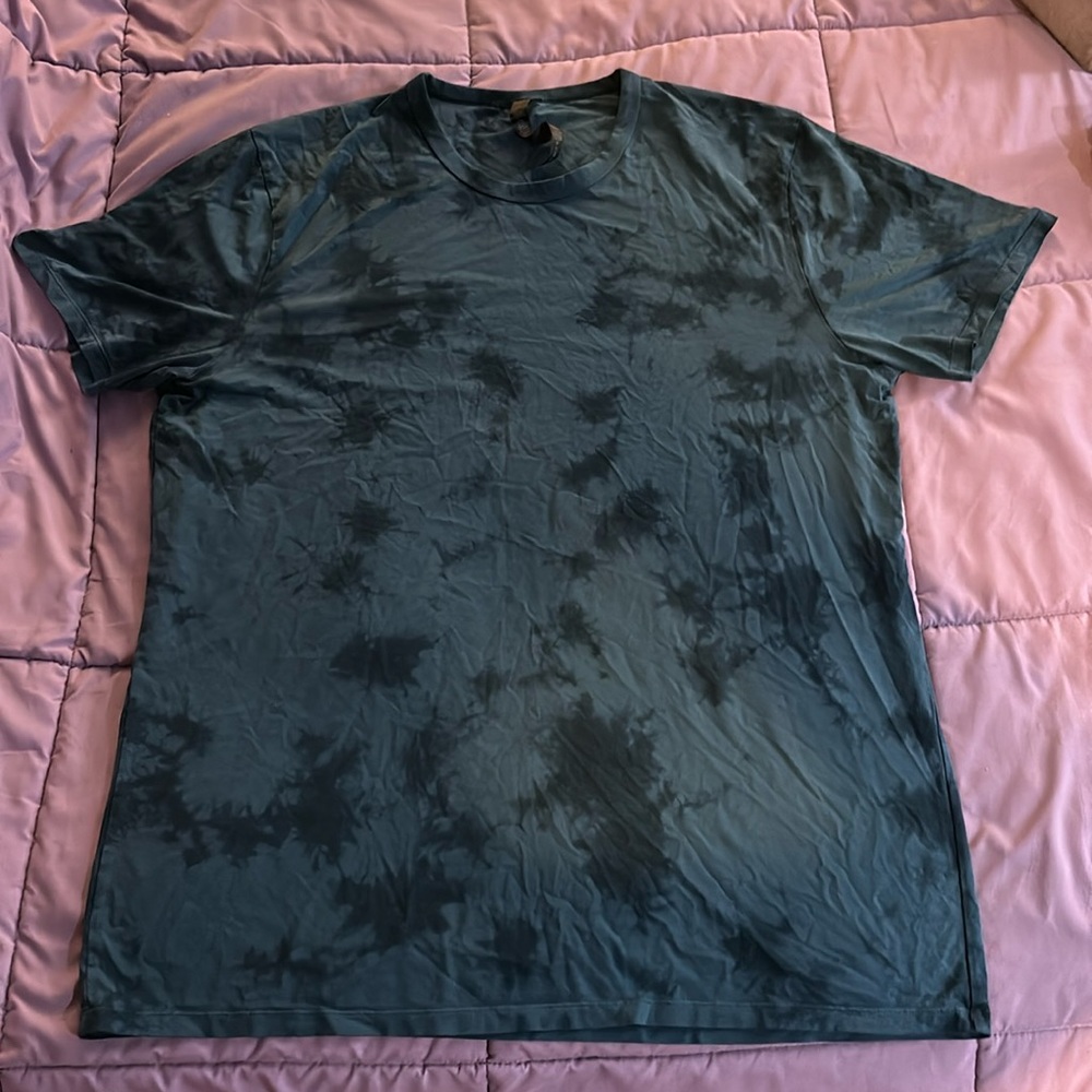 Men’s XL blue tie dye lululemon shirt